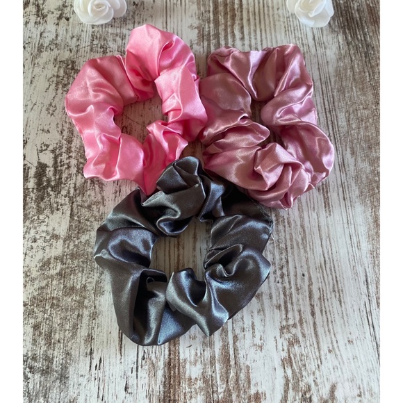 Brand new Versace exclusive bundle - Picture 5 of 7